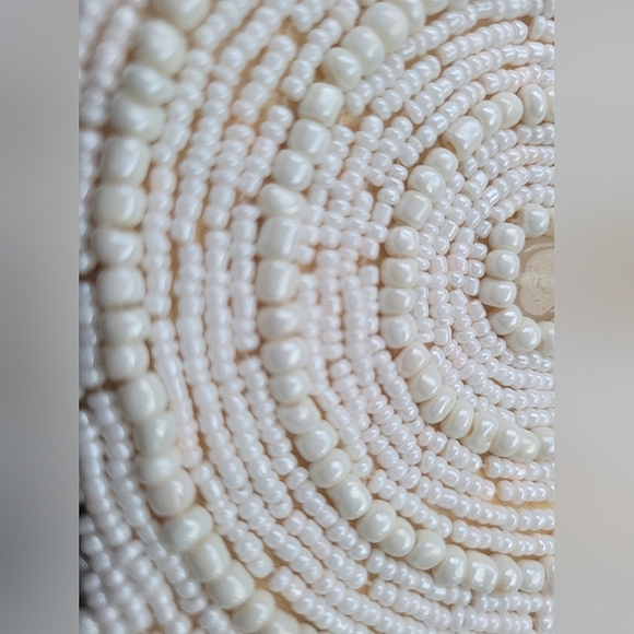 ❤️Beaded Pearl Wristlet - Picture 3 of 4